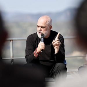 Rama takim me fermerët në Berat: Nafta ka qenë sfidë më vete për bujqësinë