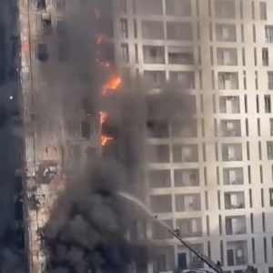 Zjarri te farmacia 10, arrestohet menaxherja e marketit dhe administratori i pallatit