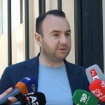 “Më spërkatën me spraj për arinjtë” Balliu del nga spitali: Policëve t’u bëhet testi i drogës