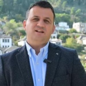 I infektuar me SIDA?! Del analiza mjekësore e kryebashkiakut të Gjrokastrës