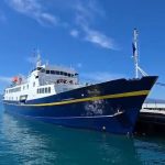 Kroçera “MONET” mbërrin në Vlorë, 48 turistë vizitojnë destinacionet kryesore