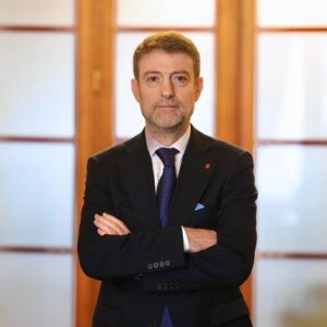 “Po ata idiotët shqiptarë atje çfarë thonë?” Deputetët e PD publikuan mesazhin në grupin e WhatsApp, reagon ministri Ferit Hoxha: E pavërtetë, tymnaja të qëllimshme