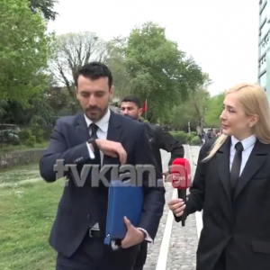 Gazetarja ndjek ministrin Karakaci për një përgjigje, ja si reagon ai për hallin e qytetarit