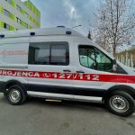 Sherr mes dy personave për parkimin e makinës, njëri prej tyre plagoset me thikë