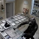 Merr fund arratia, arrestohet 22-vjeçari që grabiti argjendarinë në Kamëz