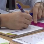 Bie numri i nxënësve në shkolla, shtohen studentët në universitete