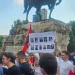 “Shqiptaria është me Shkupin!”, protestë në Tiranë në mbështetje të studentëve shqiptarë në RMV