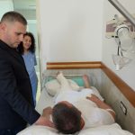 U plagos gjatë operacionit antidrogë, Hita viziton te Trauma efektivin e Korçës: Të jesh në shërbim të qytetarëve ka sakrificë