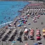 Këshilli Bashkiak i Shkodrës vendos çmimin tavan për shezlongët, jo më shumë se 900 lekë në Velipojë