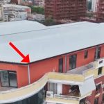 Ndërtoi pa leje një objekt duke zënë të gjithë hapësirën e përbashkët, në pranga 57-vjeçari në Tiranë