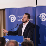 Salianji i përgjigjet Berishës: Sali ‘kolltuku’, plaku i lumtur në azilin e Ramës