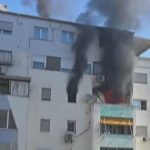 Zjarri në apartamentin te “Komuna e Parisit”, policia: U asfiksua një person dhe u transportua në spital