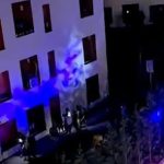 Përfshihet nga flakët një kompleks pallatesh në Tiranë, shkaku dyshohet një shkëndijë elektrike