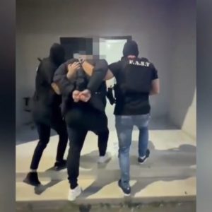 “Trafikim i 82.84 kilogramëve kokainë”, arrestohet në Vlorë 30-vjeçari i kërkuar për trafik droge në Spanjë