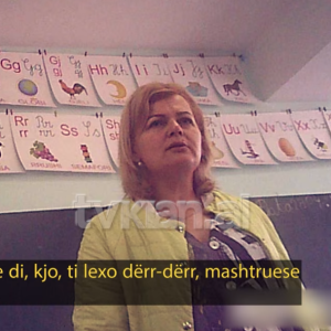 “O torollake, vdeksh” mësuesja degjeneron nxënësit, kamera e fshehtë nxjerr zbuluar skandalin!