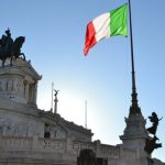 Italia njeh tre prindër për një fëmijë 4-vjeçar, vendimi gjyqësor shkakton reagime