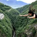 Harruan t’i lidhnin litarin e sigurisë, 24-vjeçarja humb jetën pas hedhjes nga lartësia në Brazil