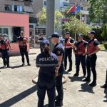 Sherr brenda kafazit të xhamit në GJKKO, të pandehurit dhunojnë njëri-tjetrin