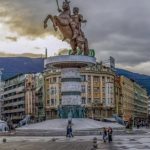 Maqedoni e Veriut, gjykata heq 11 emra shqiptarë nga rrugët e Tetovës, rikthehen emërtimet jugosllave