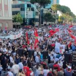 Penguan qarkullimin e mjeteve gjatë zhvillimit të protestës së 18-të në Tiranë, procedohen penalisht 23 persona