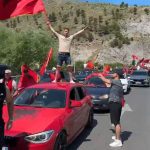 Autokolona e Diasporës mbërrin në Shkodër, niset drejt Tiranës në mbështetje të protestës