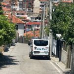 Agravon sherri mes çiftit në Pogradec, burri plagos me thikë gruan. Policia jep detajet