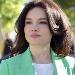 “Kaq shumë gurë hodhën përmbi mua”  Spiropali u përgjigjet kritikëve me poezi