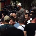 Adriatik Lapaj i bashkohet protestës, refuzohet nga një pjesë e protestuesve