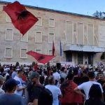 Sot dita e 37-të e protestës, qytetarët mblidhen sërish para Kryeministrisë