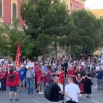 Protesta në Tiranë hyn në ditën e 41-të, aktivistët dhe qytetarët mblidhen para Kryeministrisë
