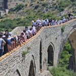 Fermeri nga Postriba realizon vargun 110 metra me qepë mbi Urën e Mesit