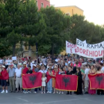 Sot dita e 40-të e protestës, aktivistët dhe qytetarët mblidhen para Kryeministrisë