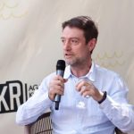 Ministri Hoxha me të rinjtë në Jalë: Anëtarësimi në BE kërkon përfshirjen tuaj. Evropa fillon në shtëpi