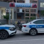 Oficeri i policisë së Sarandës përplaset fizikisht me një grup personash, disa të shoqëruar