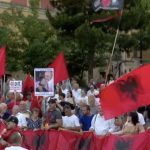 Dita e 48-të, qytetarët vijojnë protestën para Kryeministrisë
