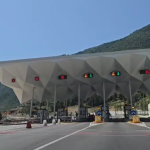 Tuneli i Llogarasë vijon të jetë pa pagesë, drejtuesit e mjeteve kalojnë falas