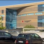 Plagosja me thikë e 32-vjeçarit brenda poliklinikës, babë e bir paraqiten në Gjykatë për masën e sigurisë