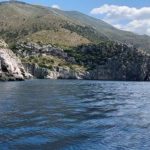 Po lundronte në Gadishullin e Karaburunit, 17 vjeçari pritet nga helika e skafit dhe pëson lëndime të rënda