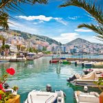 Raporti i AKM: Turizmi rrit kostot e mbetjeve, Saranda dhe Himara në krye të listës