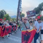 Dita e 57-të e protestës, qytetarët mblidhen para Kryeministrisë: Shqipëria kërkon revolucion