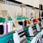 Në Shqipëri vijnë aziatikët për të punuar, kurse Italia po merr punonjësit tanë të tekstileve
