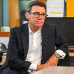Kryeministri Burnham bie pre e mashtrimit, shkëmbeu mesazhe me një person që hiqej si një nga këshilltarët e Trumpit