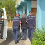 Dhunoi dhe kanosi bashkëshorten, arrestohet 67-vjeçari në Burrel, i gjendet armë zjarri në banesë