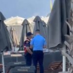 Gjendet pa shenja jete në shezlongët në Ksamil një 20-vjeçar francez, dyshohet se është vrarë me thikë nga një 29-vjeçar