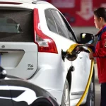Shqipëria, me naftën rreth 30% më të shtrenjtë, pa asnjë masë mbrojtëse. Rajoni i rikthen