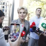 “Meta s’ka asgjë”/ Shtyhet sërish seanca, pas Agasit e Hysenit, Monika ironizon Prodën: Karma is a b*tch, është bërë si pikëpyetje