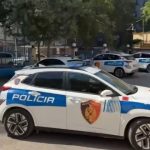 Qëlloi me pistoletë manovër gjatë rrugës për në dasëm, procedohet 30-vjeçari në Kamëz!