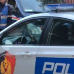 Humbi kontrollin e mjetit dhe u përplas me trafikndarësen, plagosen 4 persona! Procedohet shoferi