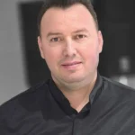 U ndalua për ngacmim të të miturave dhe veprime të turpshme, kush është këngëtari fierak që u vu në pranga nga policia