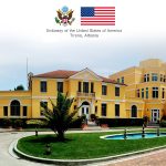 Ambasada e SHBA: Qytetarët të protestojnë në mënyrë paqësore, pa akte të dhunshme